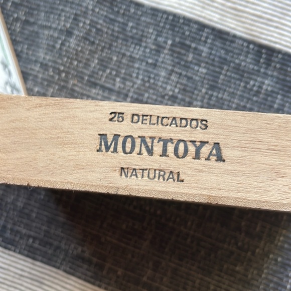 Vintage Montoya Wooden Cigar Box - Picture 5 of 10